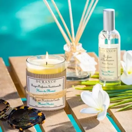 bougie-parfumee-fleur-de-monoi-durance-piscine-senteur-été bougie-parfumee-fleur-de-monoi-durance-piscine-senteur-été