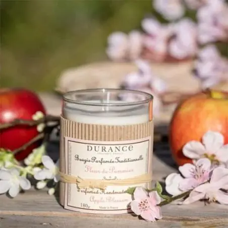bougie-parfumee-fleur-de-pommier-durance-en-situation bougie-parfumee-fleur-de-pommier-durance-en-situation