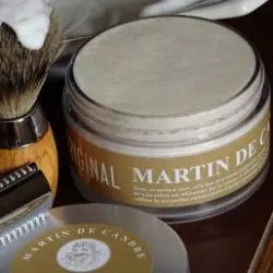 le savon à raser artisanal l'original de martin de candre - made in france en situation