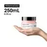 Vitamino-color-loreal-professionnel-masque-apres-shampoing-250ml-sur-une-main
